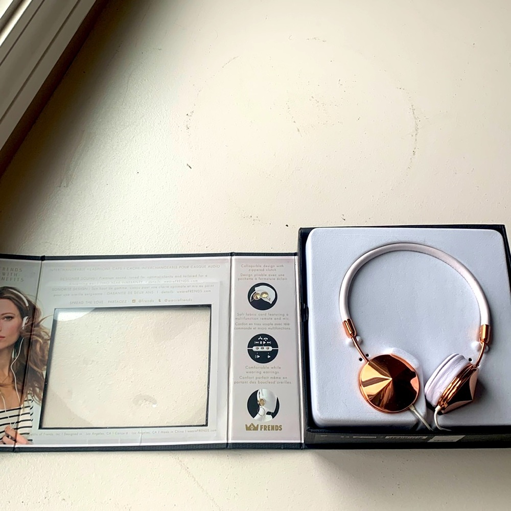 Headphones, collapsible with zipped clutch. Comfortable while wearing earrings